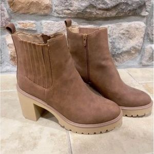 Dolce Vita Women’s Brown Boots - Size 10 US woman